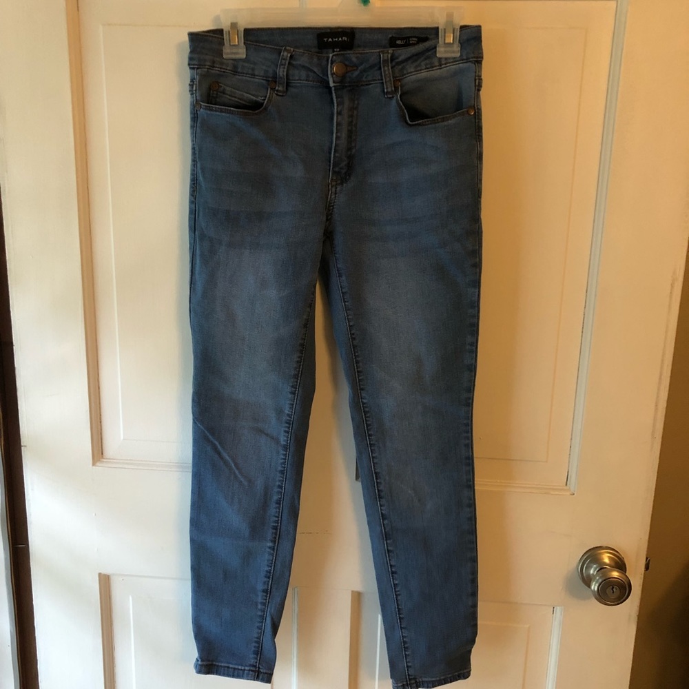 Tahari classic skinny jeans size 4/27